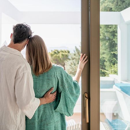 Lagon Life Spirit Boutique Hotel - Adults Only Chania  Luaran gambar A couple standing in front of a window